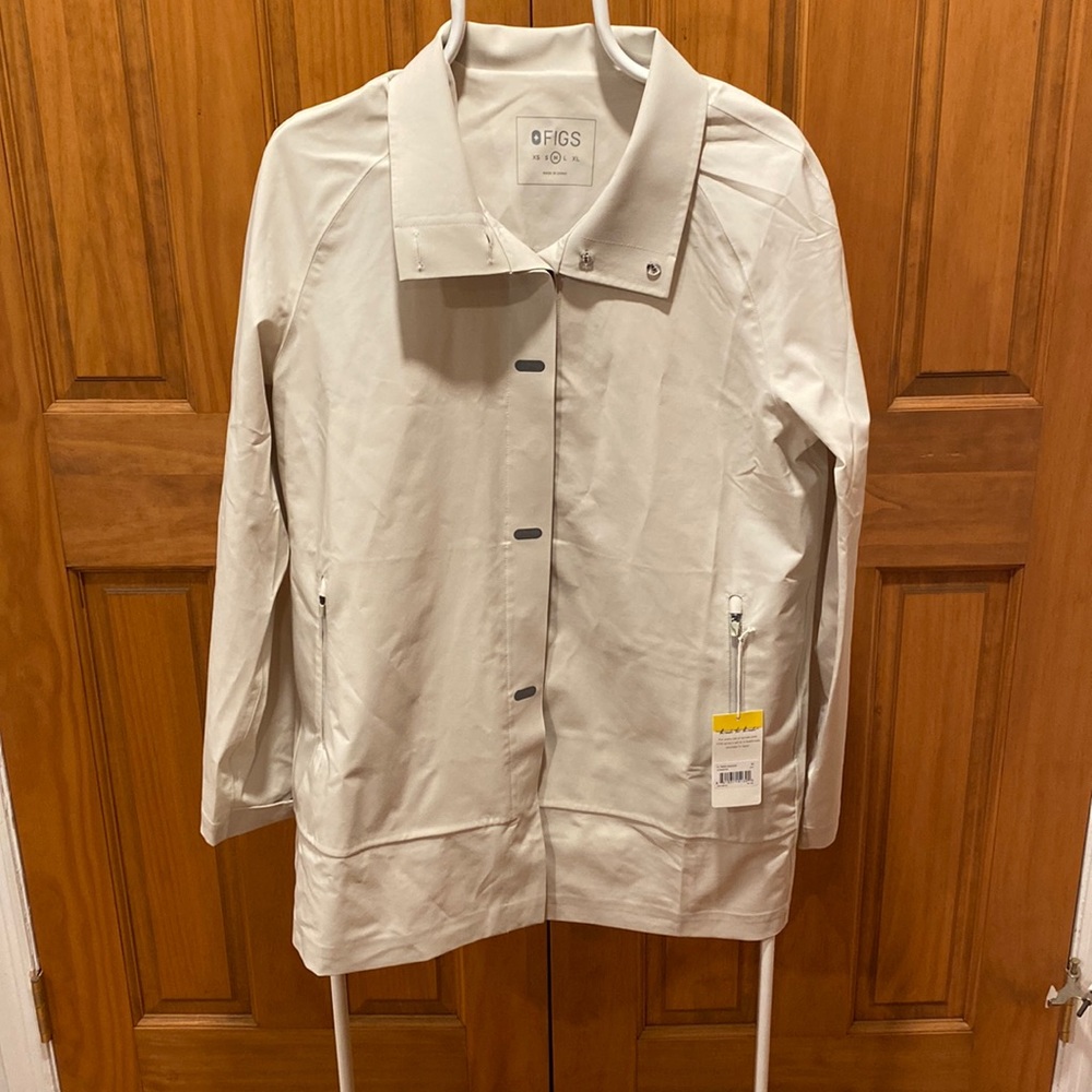 Figs Women’s Taped Raincoat Size Medium Jacket Oatmeal/Off White NWT